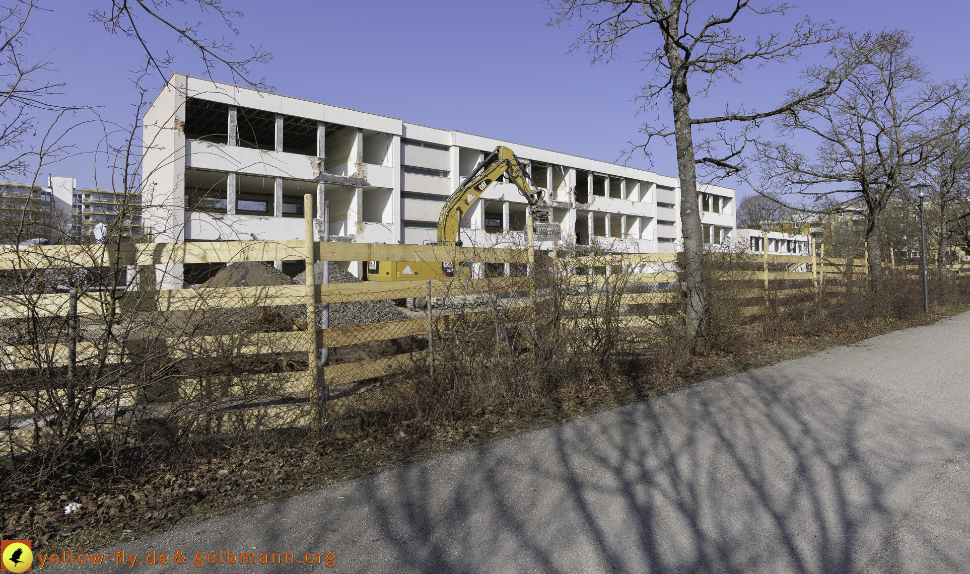 07.03.2025 - Abriss der Grundschule am Karl-Marx-Ring in Neuperlach