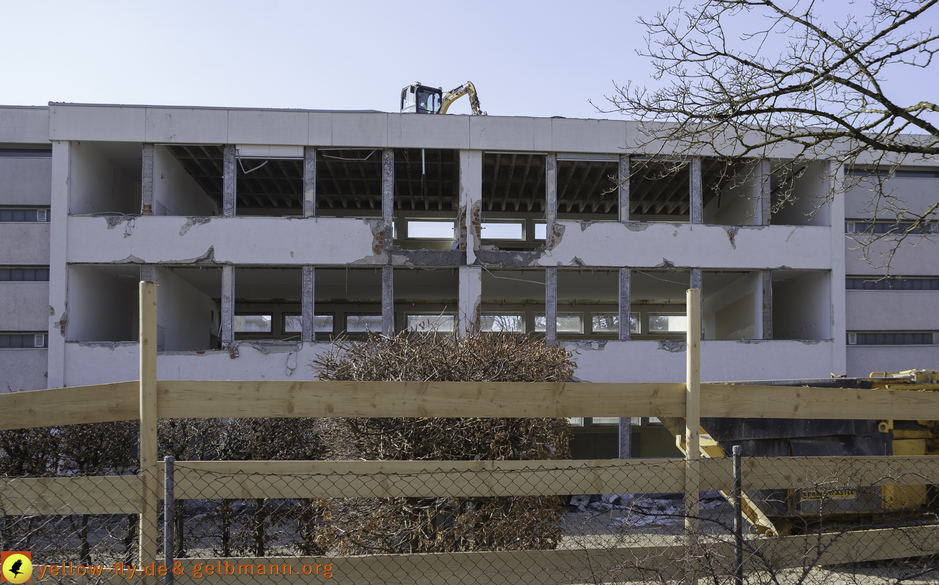 07.03.2025 - Abriss der Grundschule am Karl-Marx-Ring in Neuperlach