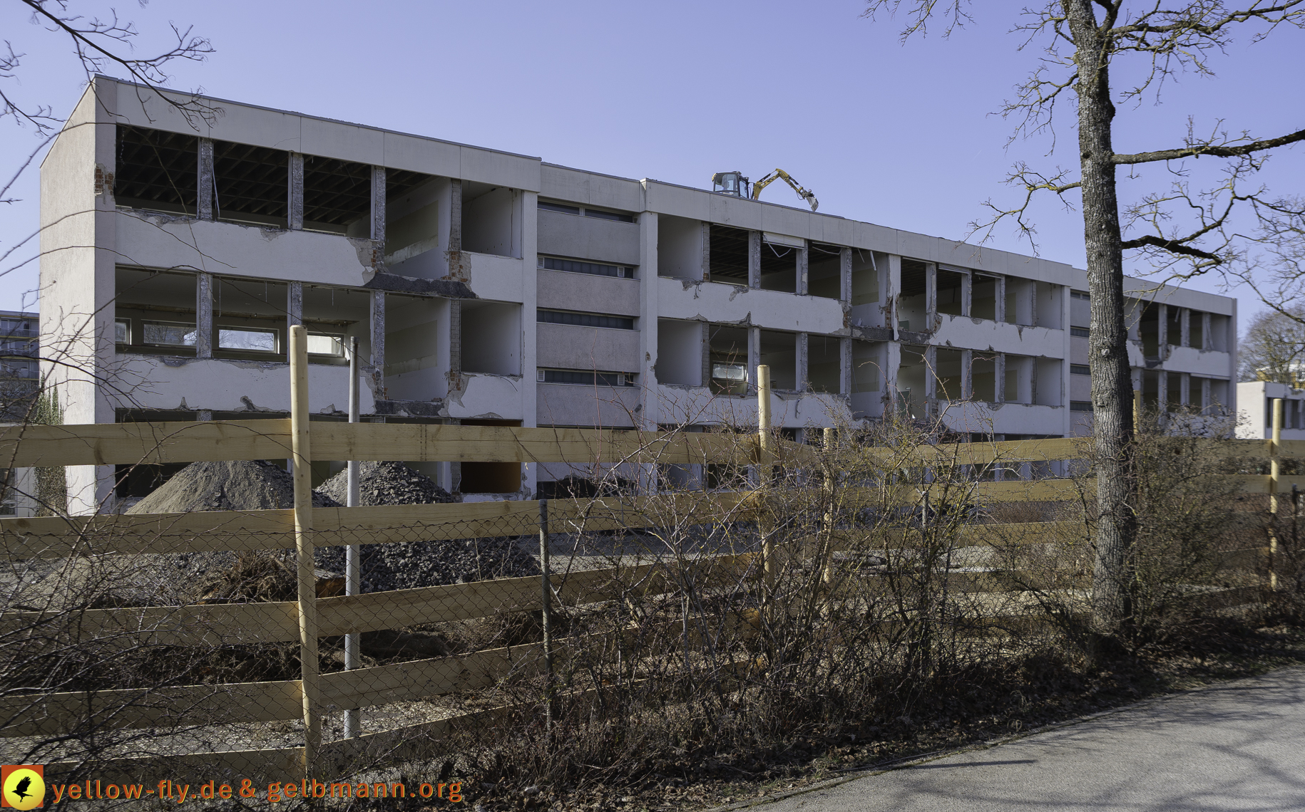 07.03.2025 - Abriss der Grundschule am Karl-Marx-Ring in Neuperlach