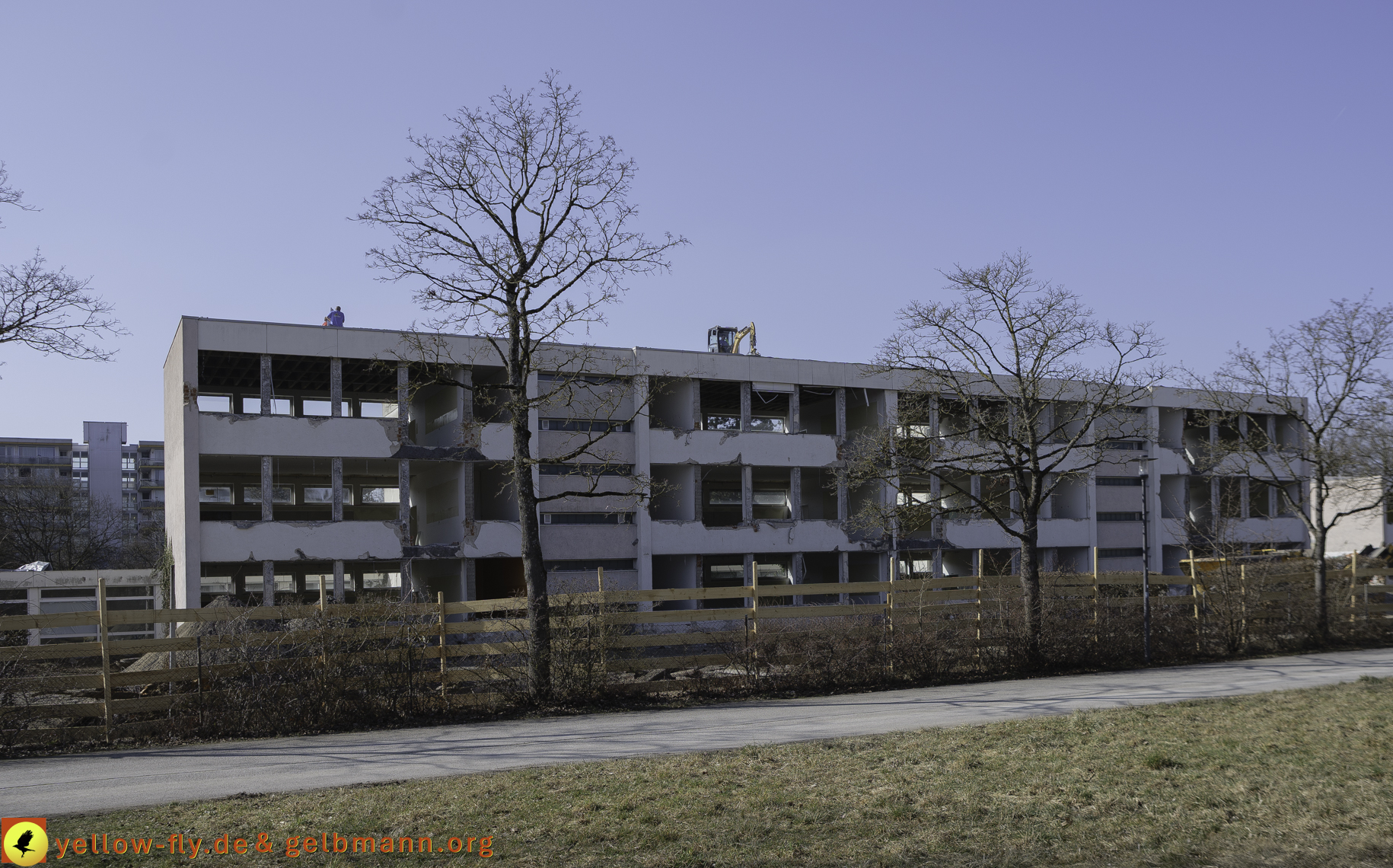 07.03.2025 - Abriss der Grundschule am Karl-Marx-Ring in Neuperlach