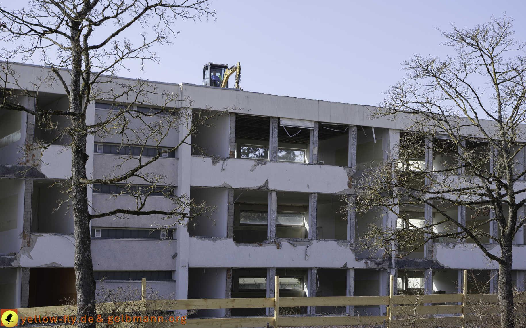 07.03.2025 - Abriss der Grundschule am Karl-Marx-Ring in Neuperlach