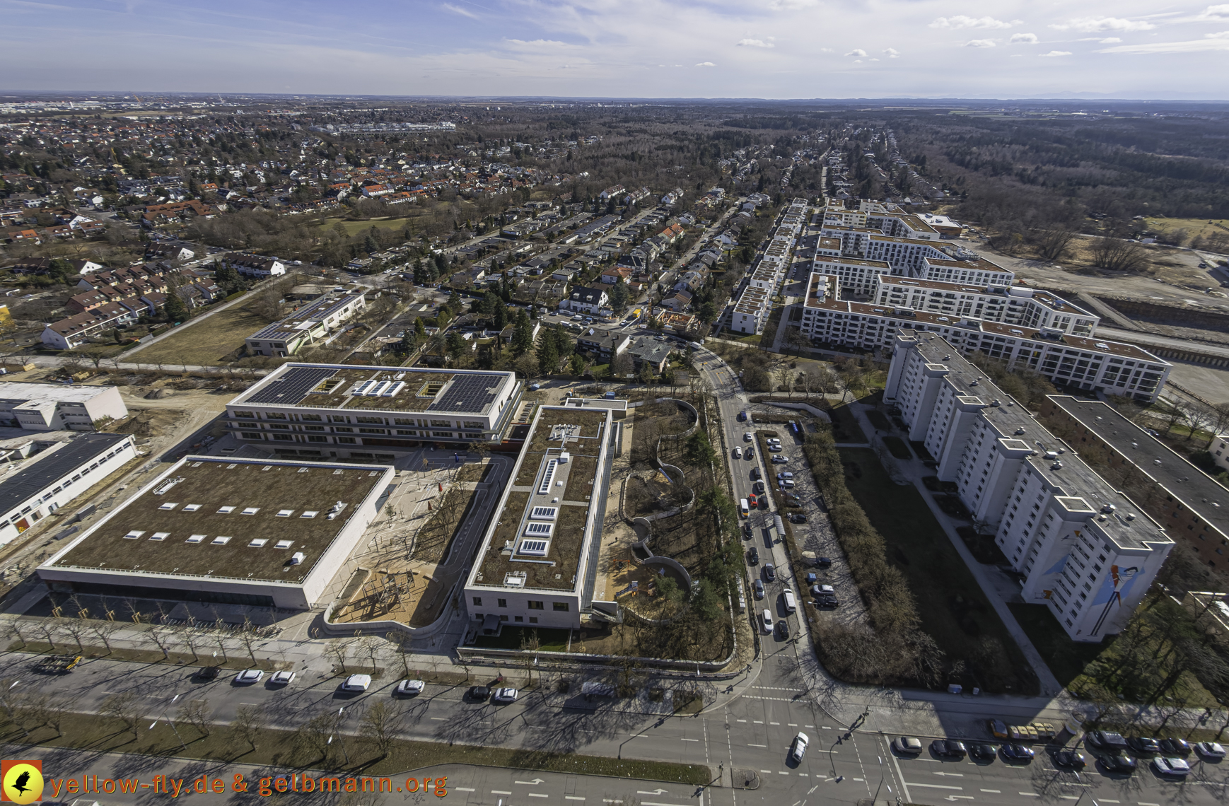 11.03.2025 - Bagger-Abriss der Grundschule am Karl-Marx-Ring in Neuperlach
