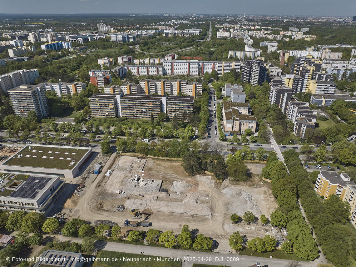29.04.2025 - Abriss-Baustelle der Grundschule am Karl-Marx-Ring
