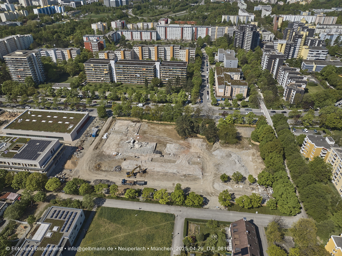 29.04.2025 - Abriss-Baustelle der Grundschule am Karl-Marx-Ring