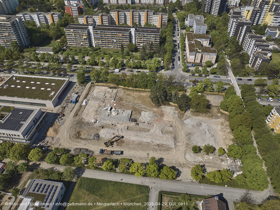 29.04.2025 - Abriss-Baustelle der Grundschule am Karl-Marx-Ring