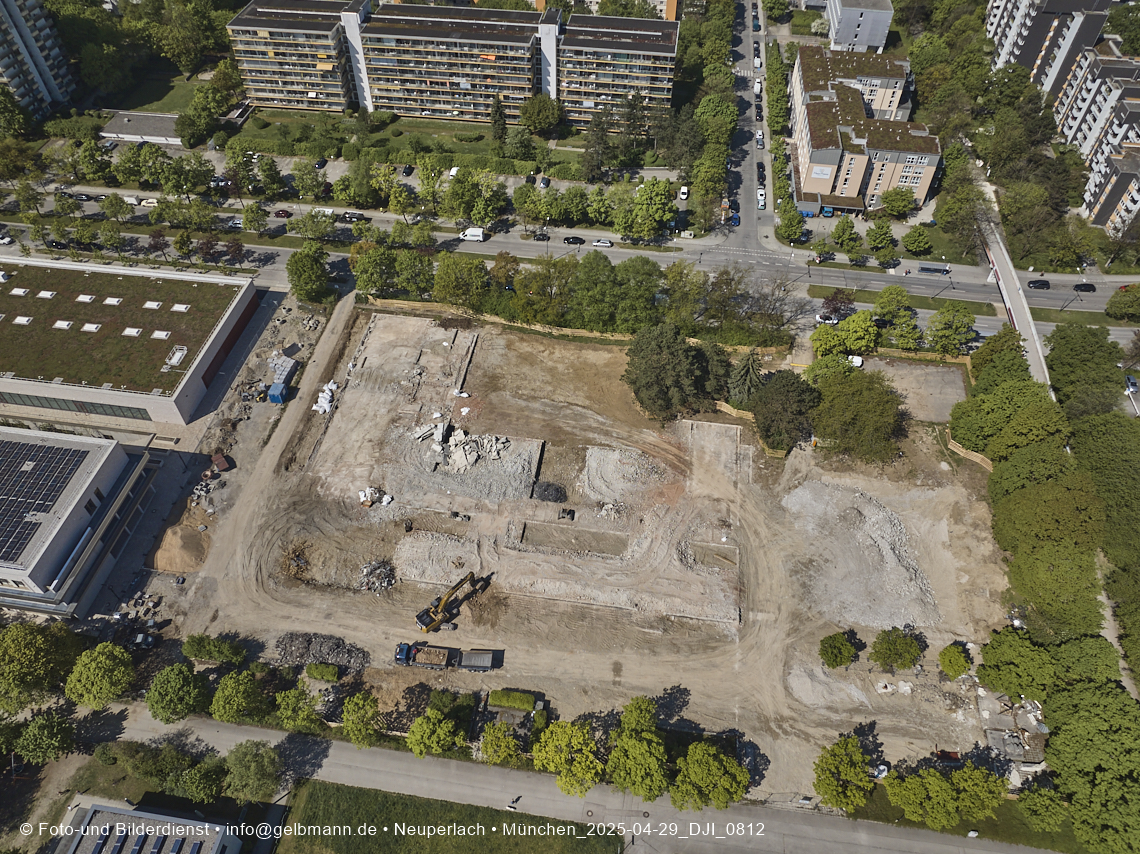 29.04.2025 - Abriss-Baustelle der Grundschule am Karl-Marx-Ring