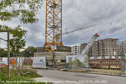 30.08.2025 - DEMOS-Baustelle und BayernHeim-Baustelle Alexiqauartier und BayernHeim in Neuperlach