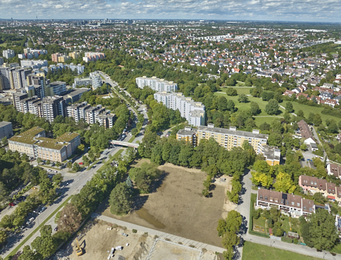 03.09.2025 - Luftbilder vom Marx-Zentrum und Wohnanalge am Karl-Marx-Ring 52-62 in Neuperlach