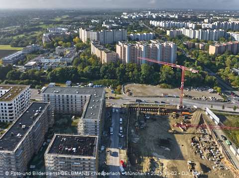 02.10.2025 - Baustelle BayernHeim und DEMOS im Alexisquartier