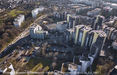 18.12.2025 - das Marx-Zentrum und Wohnanlage am Karl-Marx-Ring 52-62