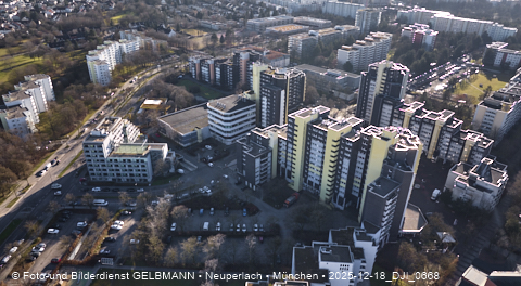 18.12.2025 - das Marx-Zentrum und Wohnanlage am Karl-Marx-Ring 52-62