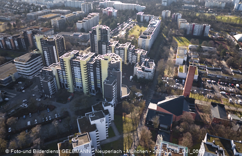 18.12.2025 - das Marx-Zentrum und Wohnanlage am Karl-Marx-Ring 52-62