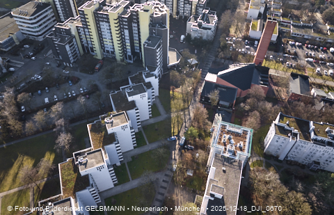 18.12.2025 - das Marx-Zentrum und Wohnanlage am Karl-Marx-Ring 52-62