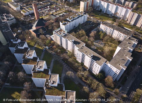 18.12.2025 - das Marx-Zentrum und Wohnanlage am Karl-Marx-Ring 52-62