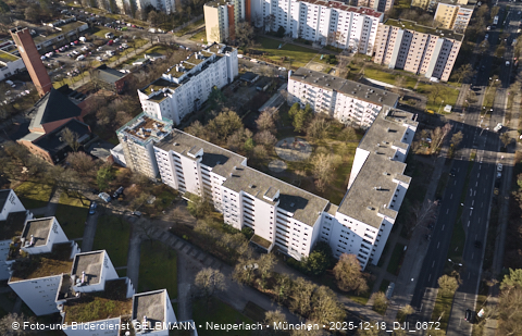 18.12.2025 - das Marx-Zentrum und Wohnanlage am Karl-Marx-Ring 52-62