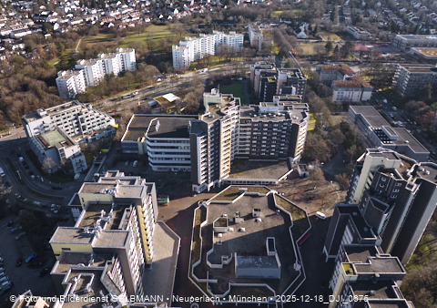 18.12.2025 - das Marx-Zentrum und Wohnanlage am Karl-Marx-Ring 52-62