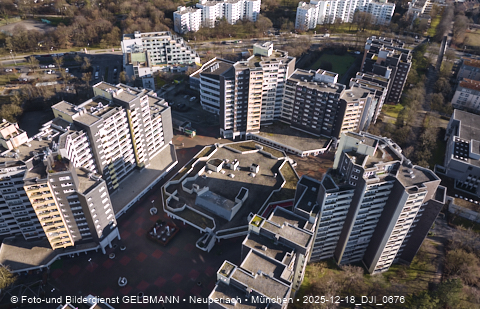 18.12.2025 - das Marx-Zentrum und Wohnanlage am Karl-Marx-Ring 52-62