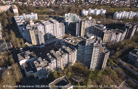 18.12.2025 - das Marx-Zentrum und Wohnanlage am Karl-Marx-Ring 52-62