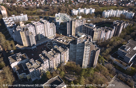 18.12.2025 - das Marx-Zentrum und Wohnanlage am Karl-Marx-Ring 52-62