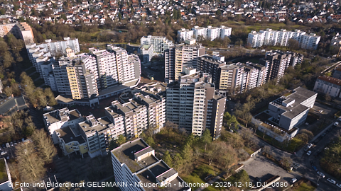 18.12.2025 - das Marx-Zentrum und Wohnanlage am Karl-Marx-Ring 52-62