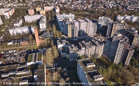 18.12.2025 - das Marx-Zentrum und Wohnanlage am Karl-Marx-Ring 52-62