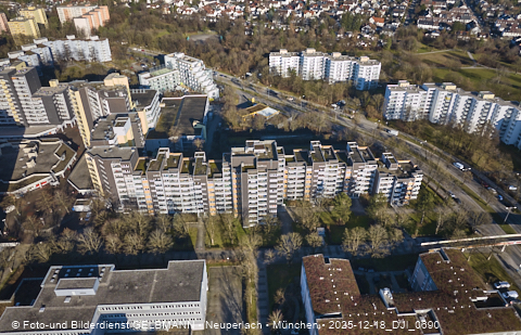18.12.2025 - das Marx-Zentrum und Wohnanlage am Karl-Marx-Ring 52-62
