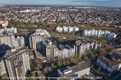 18.12.2025 - das Marx-Zentrum und Wohnanlage am Karl-Marx-Ring 52-62