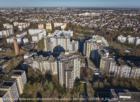 18.12.2025 - das Marx-Zentrum und Wohnanlage am Karl-Marx-Ring 52-62