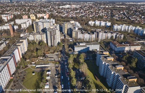 18.12.2025 - das Marx-Zentrum und Wohnanlage am Karl-Marx-Ring 52-62