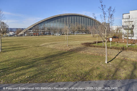 20.12.2025 - die Paketposthalle wartet auf den Umbau und denbeidenHochhäusern
