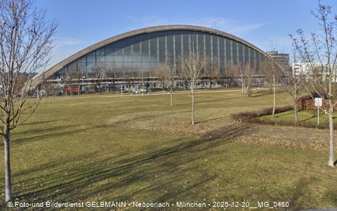 20.12.2025 - die Paketposthalle wartet auf den Umbau und denbeidenHochhäusern