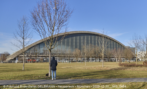 20.12.2025 - die Paketposthalle wartet auf den Umbau und denbeidenHochhäusern