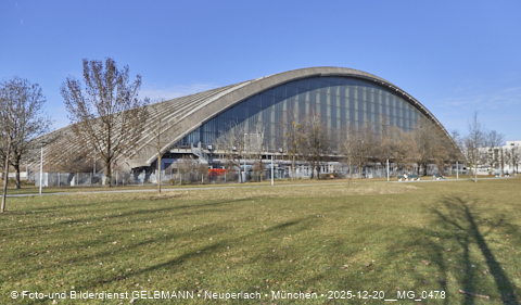 20.12.2025 - die Paketposthalle wartet auf den Umbau und denbeidenHochhäusern