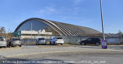 20.12.2025 - die Paketposthalle wartet auf den Umbau und denbeidenHochhäusern