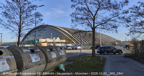 20.12.2025 - die Paketposthalle wartet auf den Umbau und denbeidenHochhäusern