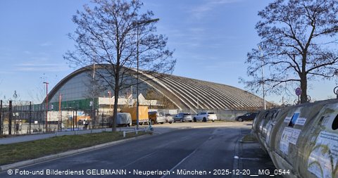 20.12.2025 - die Paketposthalle wartet auf den Umbau und denbeidenHochhäusern