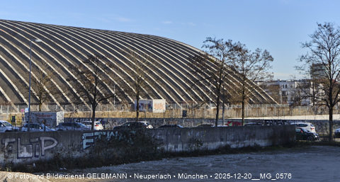 20.12.2025 - die Paketposthalle wartet auf den Umbau und denbeidenHochhäusern