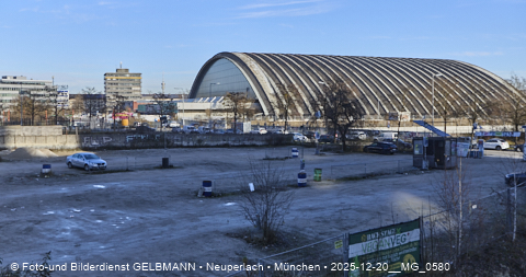 20.12.2025 - die Paketposthalle wartet auf den Umbau und denbeidenHochhäusern