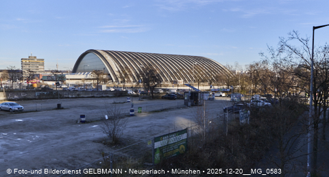 20.12.2025 - die Paketposthalle wartet auf den Umbau und denbeidenHochhäusern