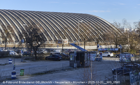 20.12.2025 - die Paketposthalle wartet auf den Umbau und denbeidenHochhäusern