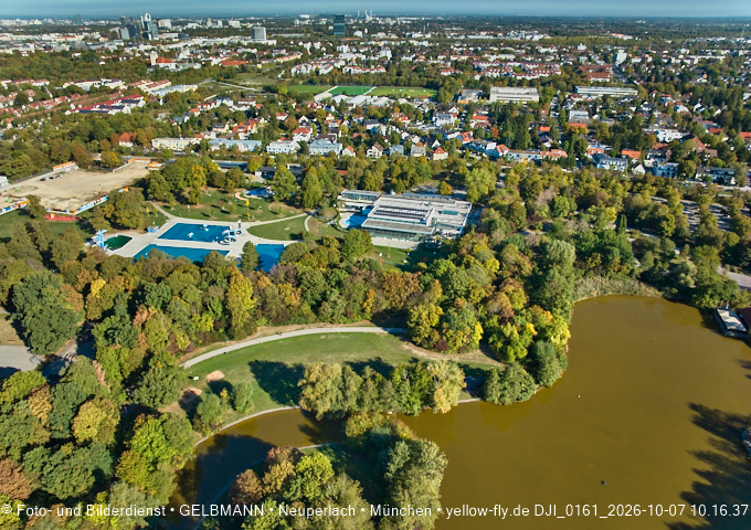 07.10.2026 - Geothermie-Baustelle und Ostpark mit See in Berg-am-Laim