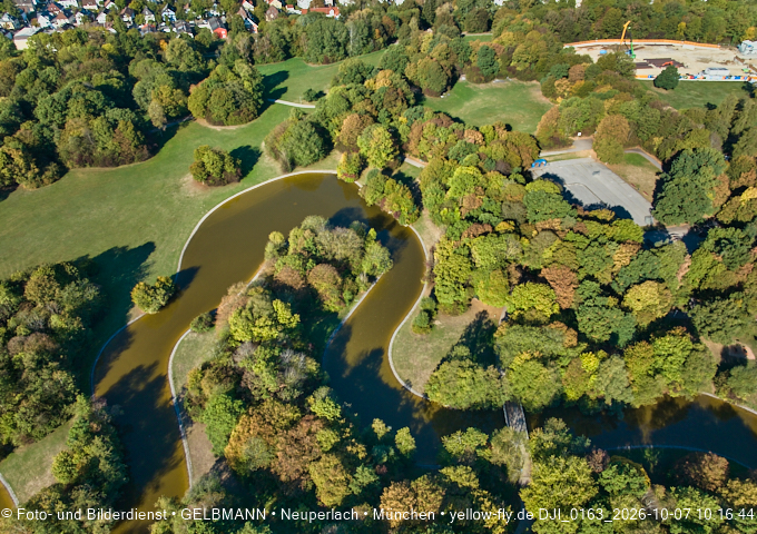07.10.2026 - Geothermie-Baustelle und Ostpark mit See in Berg-am-Laim