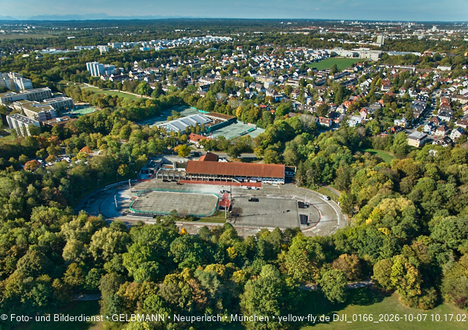 07.10.2026 - Geothermie-Baustelle und Ostpark mit See in Berg-am-Laim