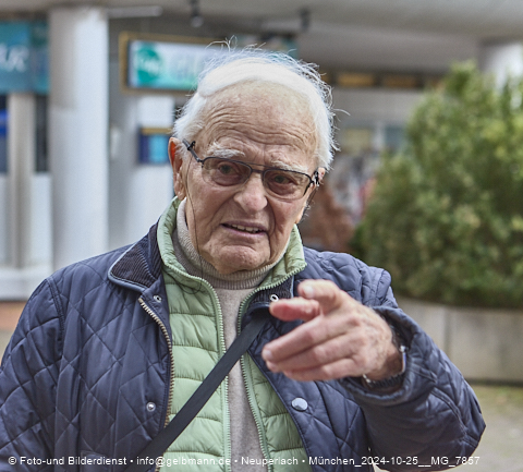 Luftbilder und Copterfotos vom Marx-Zentrum und der Wohnanlage am Karl-MArx-Ring 52-62 in Neuperlach