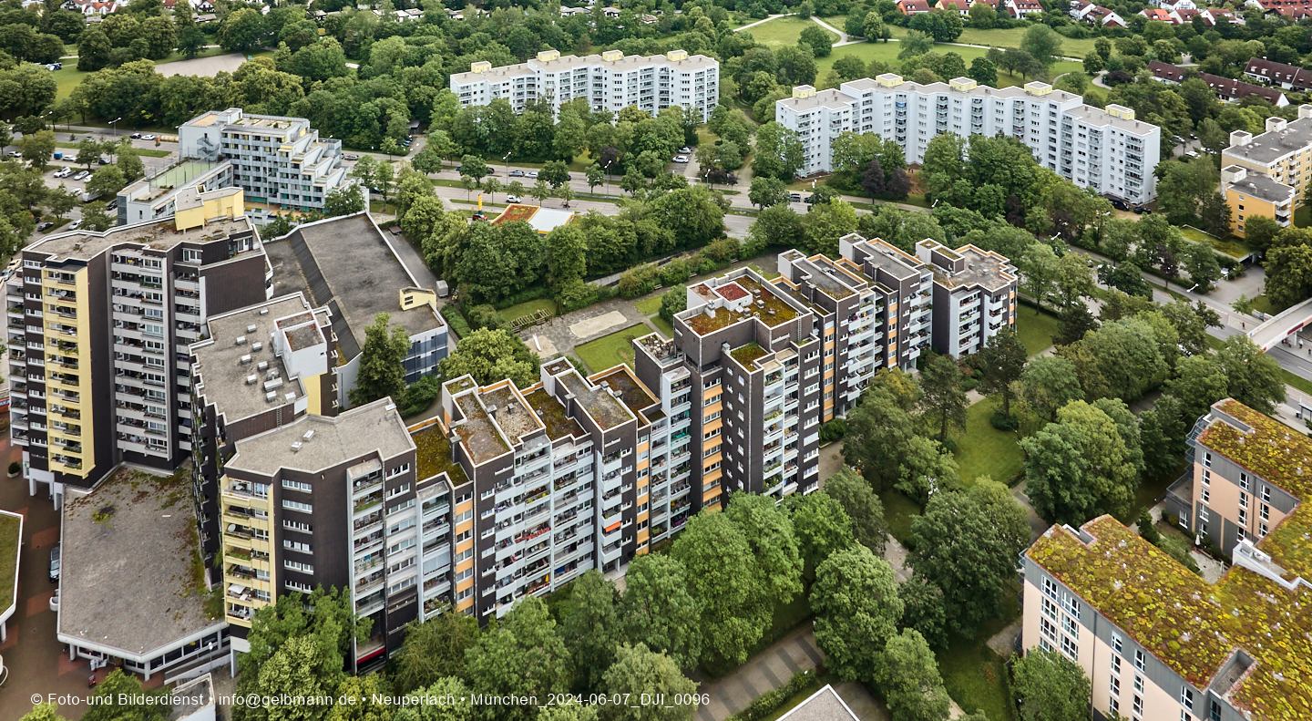 Luftbilder und Copterfotos vom Marx-Zentrum und der Wohnanlage am Karl-MArx-Ring 52-62 in Neuperlach