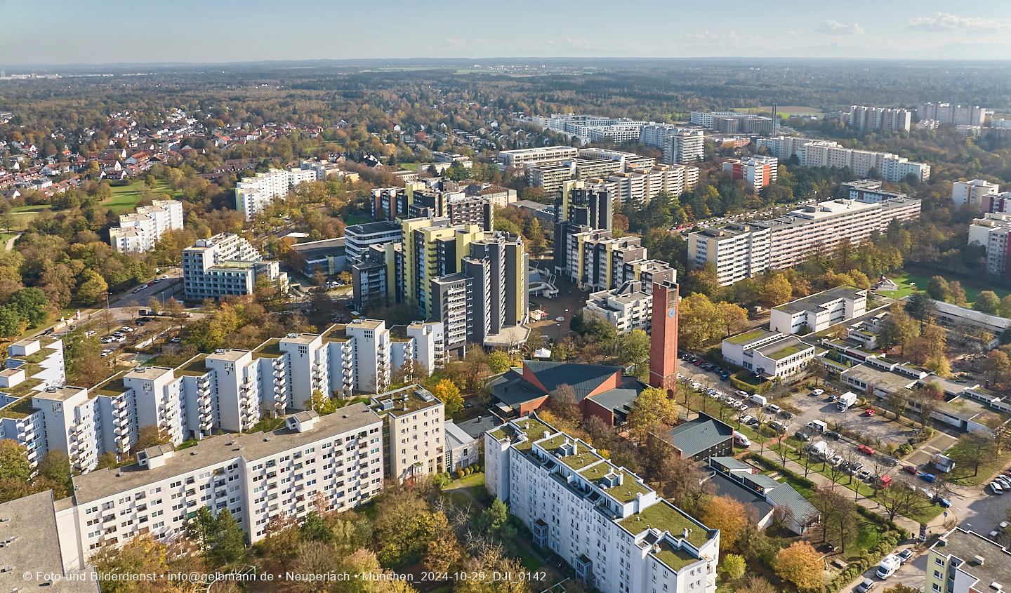 Luftbilder und Copterfotos vom Marx-Zentrum und der Wohnanlage am Karl-MArx-Ring 52-62 in Neuperlach