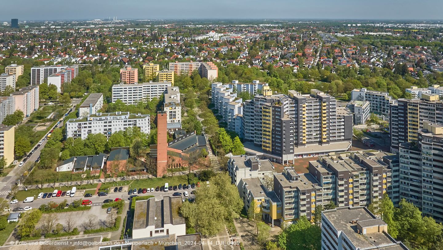 Luftbilder und Copterfotos vom Marx-Zentrum und der Wohnanlage am Karl-MArx-Ring 52-62 in Neuperlach