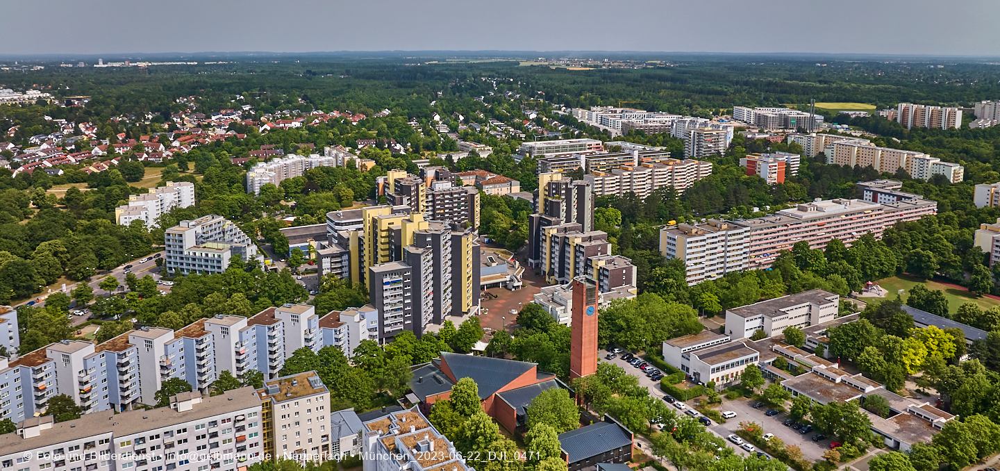 Luftbilder und Copterfotos vom Marx-Zentrum und der Wohnanlage am Karl-MArx-Ring 52-62 in Neuperlach
