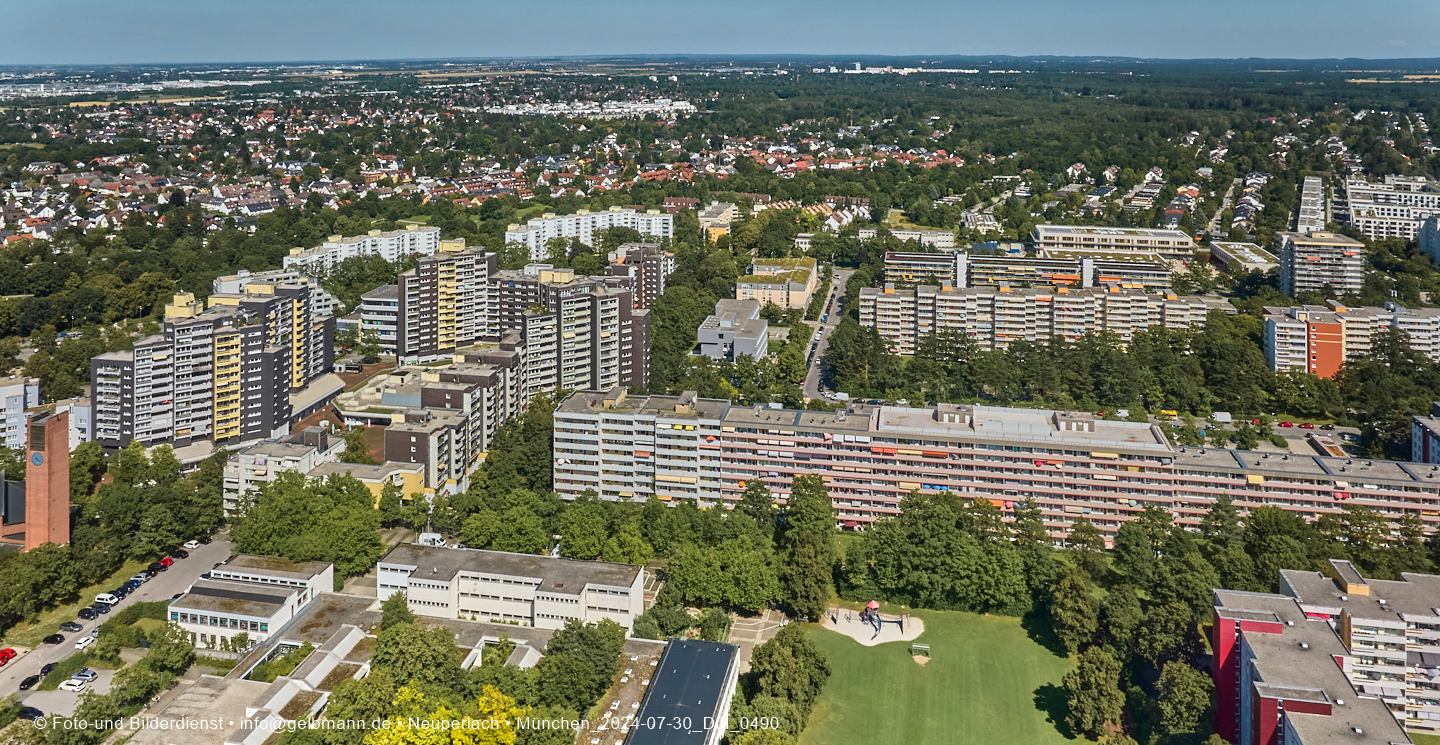 Luftbilder und Copterfotos vom Marx-Zentrum und der Wohnanlage am Karl-MArx-Ring 52-62 in Neuperlach