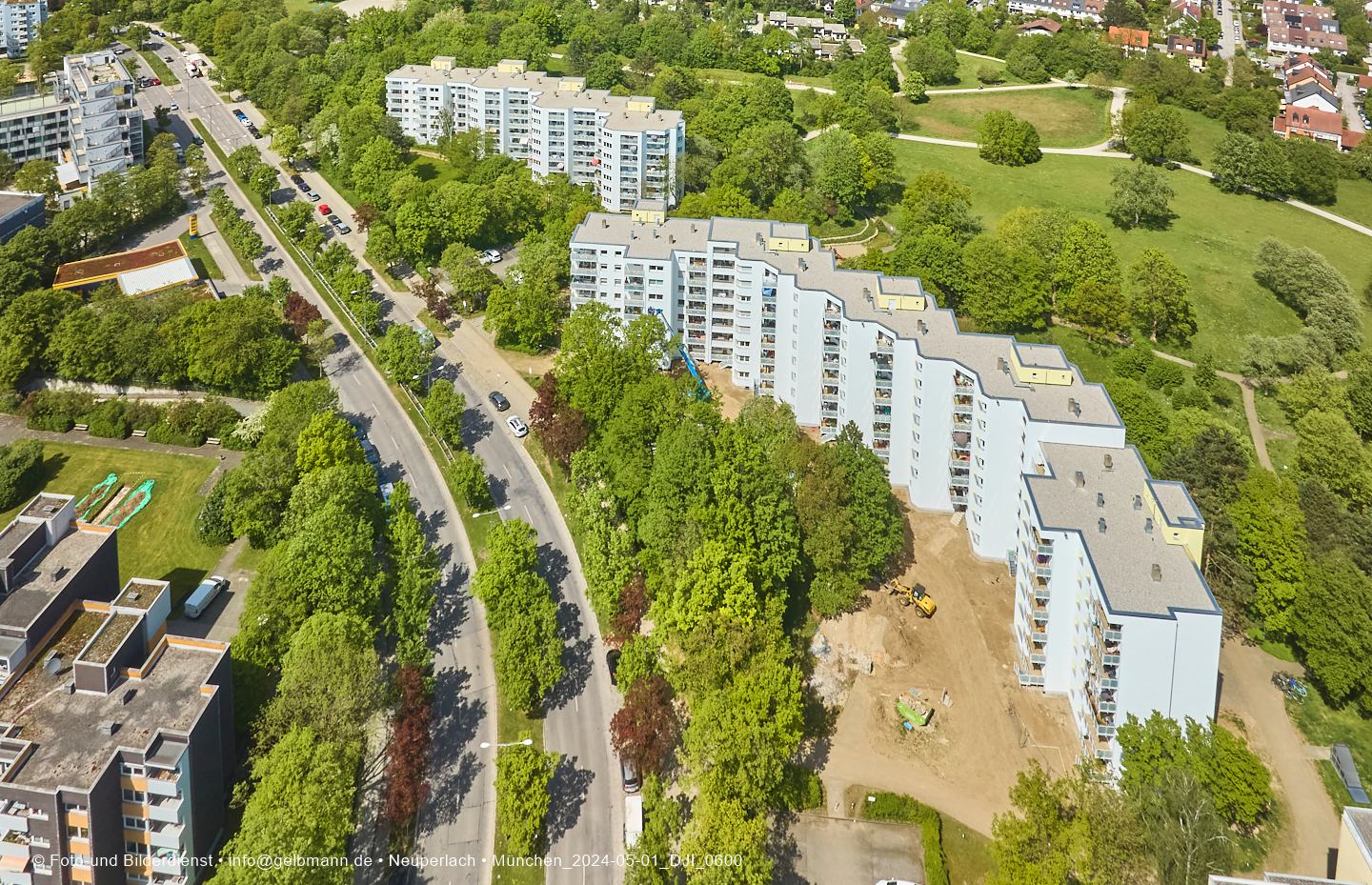 Luftbilder und Copterfotos vom Marx-Zentrum und der Wohnanlage am Karl-MArx-Ring 52-62 in Neuperlach